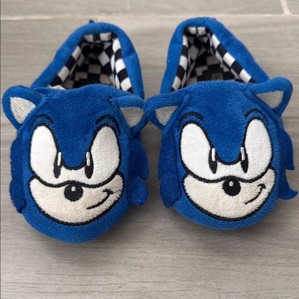 Sonic the Hedgehog Blue Slippers boys size s 11/12